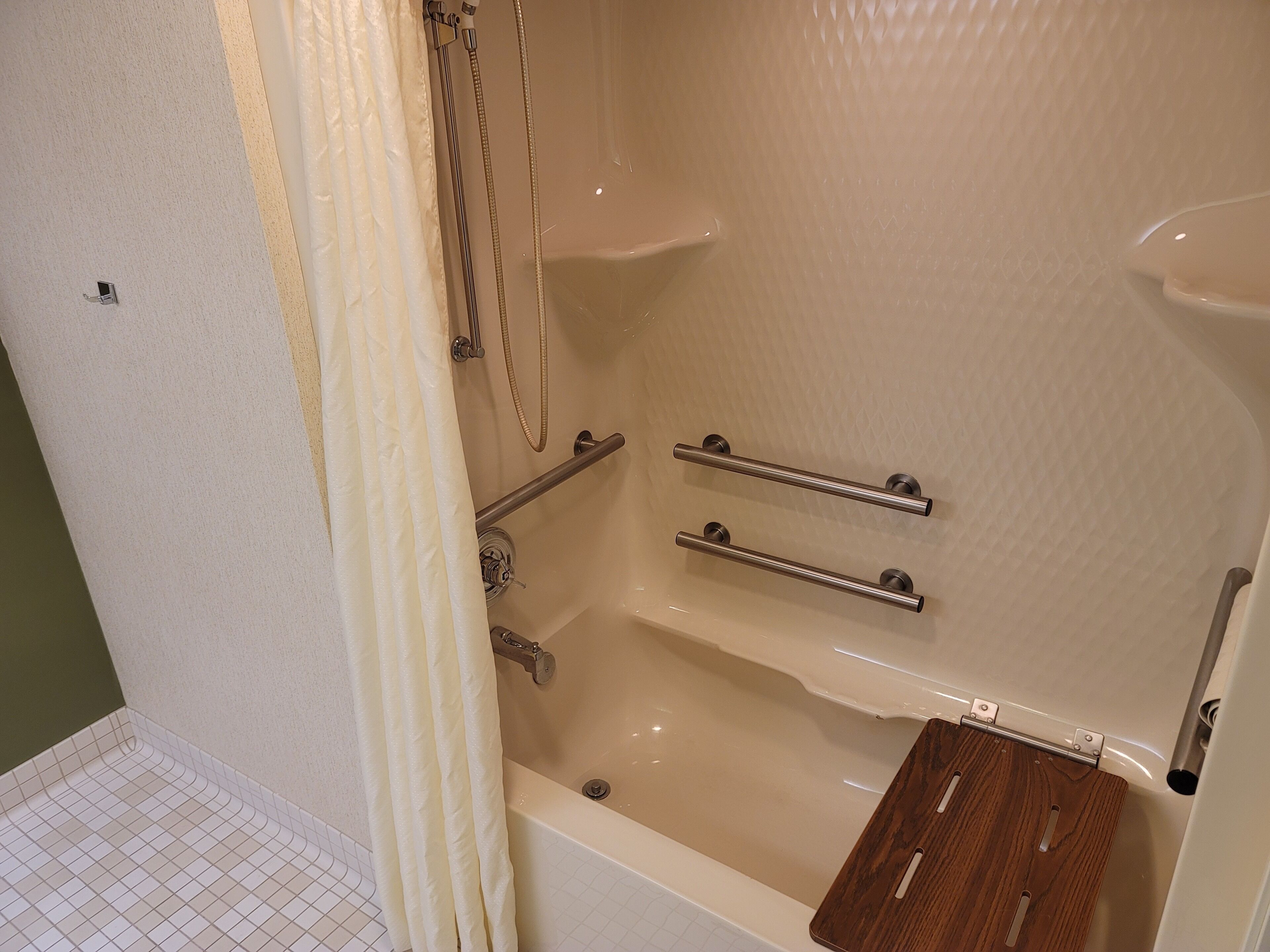 room, 1 queen bed, accessible, non smoking (accessible tub) | bathroom | free toiletries, hair dryer, towels, soap