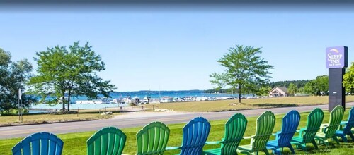 Sleep Inn & Suites Bay View Acme - Travers City