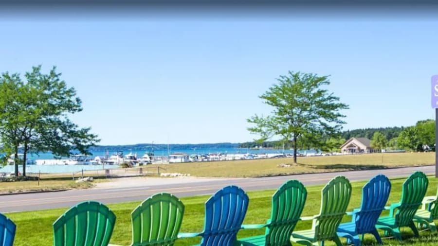 Sleep Inn & Suites Bay View Acme - Traverse City