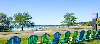 Sleep Inn & Suites Bay View Acme - Traverse City