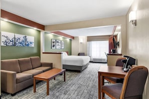 Suite, 1 très grand lit et 1 canapé-lit, non-fumeur | Couette en duvet, lit avec matelas à plateau-coussin, bureau