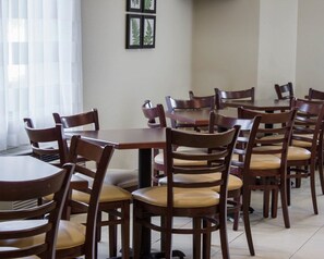 Desayuno continental incluido todos los días 