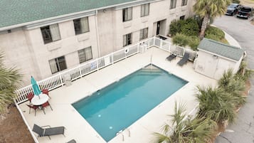Sæsonbestemt udendørs pool
