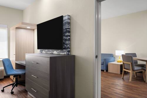 Suite, 1 King Bed | In-room safe, individually decorated, individually furnished, desk