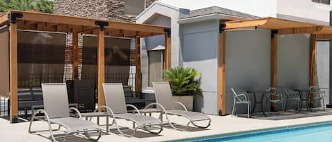 Een seizoensgebonden buitenzwembad