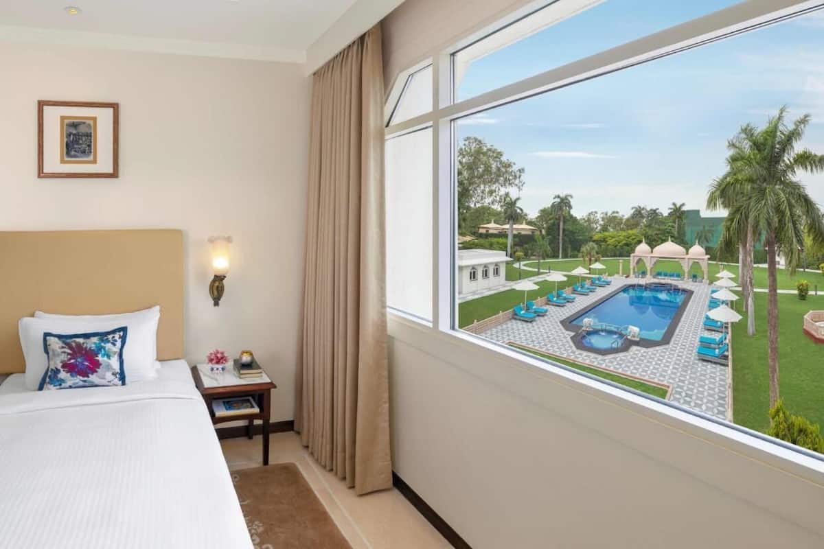 In-room safe, desk, soundproofing, iron/ironing board