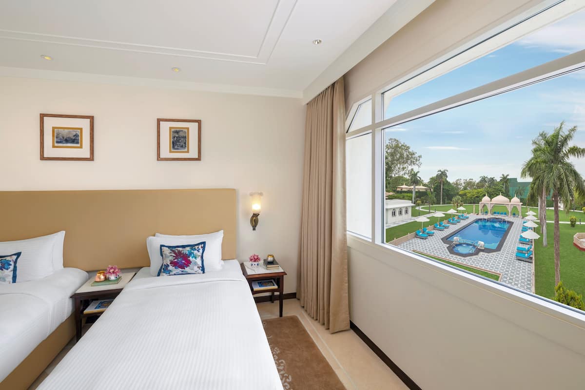 Deluxe Room, 2 Single Beds, Pool View