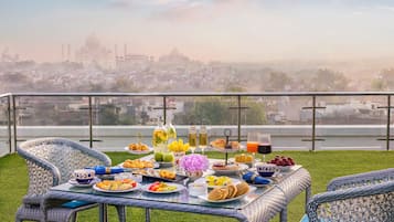 2 restaurants, breakfast, lunch, dinner served; Indian cuisine