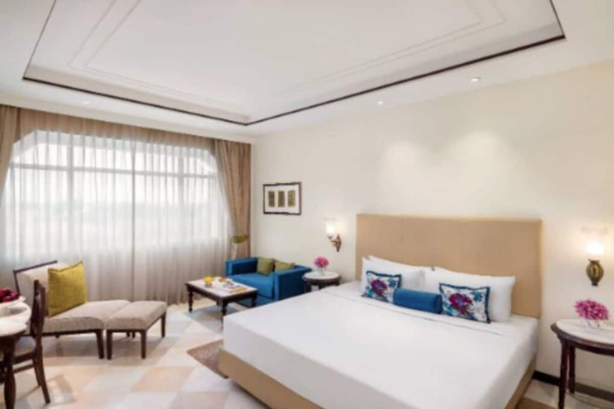 In-room safe, desk, soundproofing, iron/ironing board