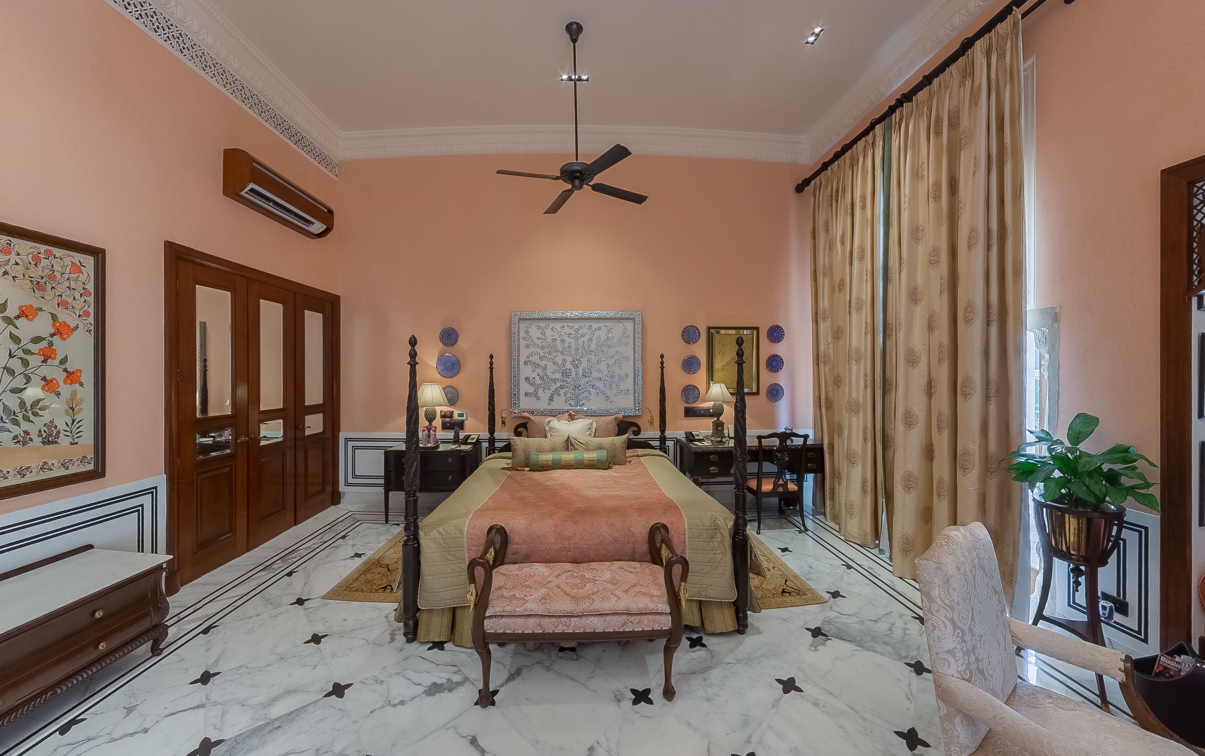 Suite, 1 Bedroom, Garden View (Historical) | Minibar, in-room safe, desk, laptop workspace