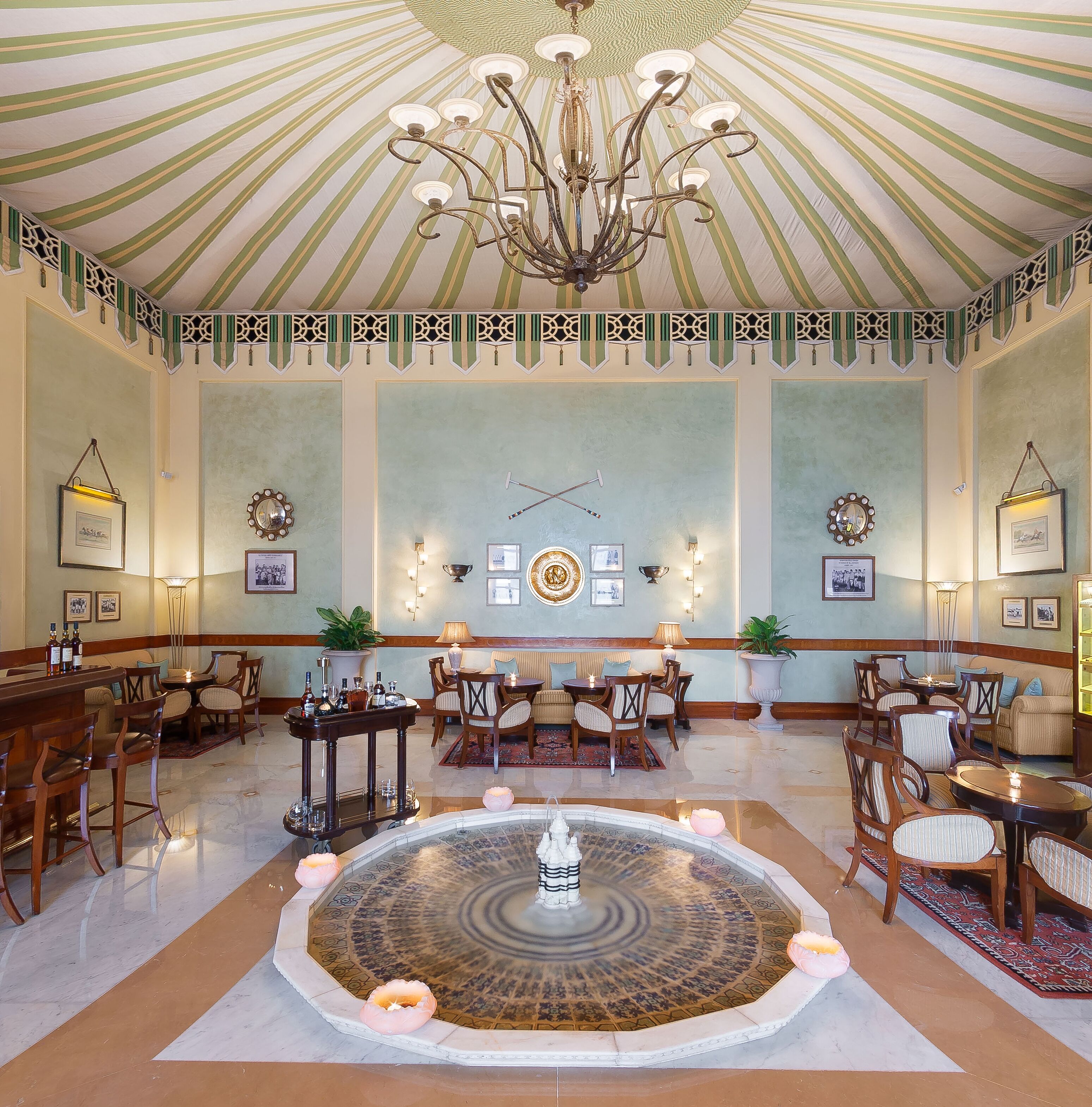 2 bars/lounges, poolside bar