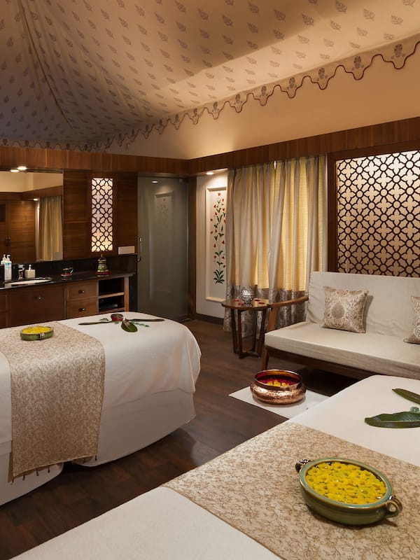 Couples treatment rooms, steam room, aromatherapy, deep-tissue massages
