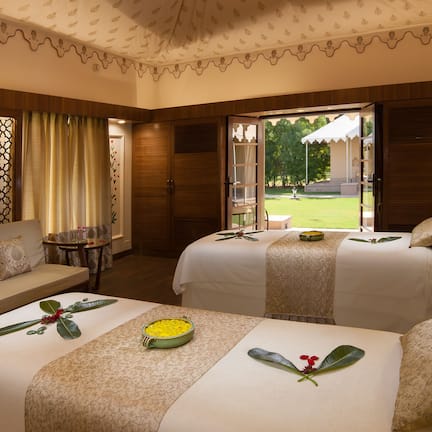 Couples treatment rooms, steam room, aromatherapy, deep-tissue massages