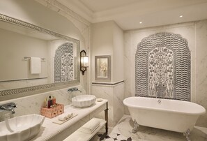 Free toiletries, hair dryer, bathrobes, slippers - Jai Mahal Palace (Jaipur)