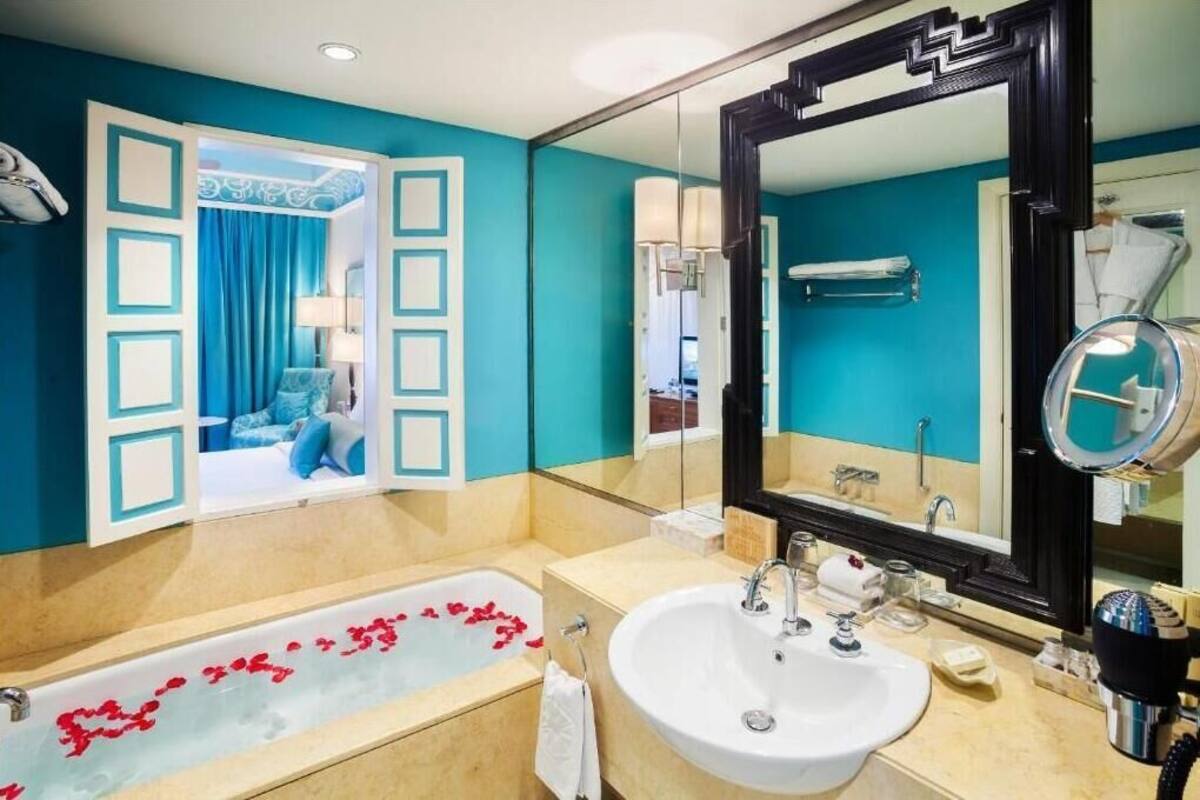 Bathroom | Free toiletries, hair dryer, bathrobes, slippers