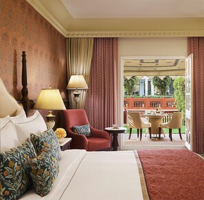 Lyxrum - 1 kingsize-säng - utsikt mot trädgården (with sitout) | Sängtillbehör av högsta kvalitet och minibar