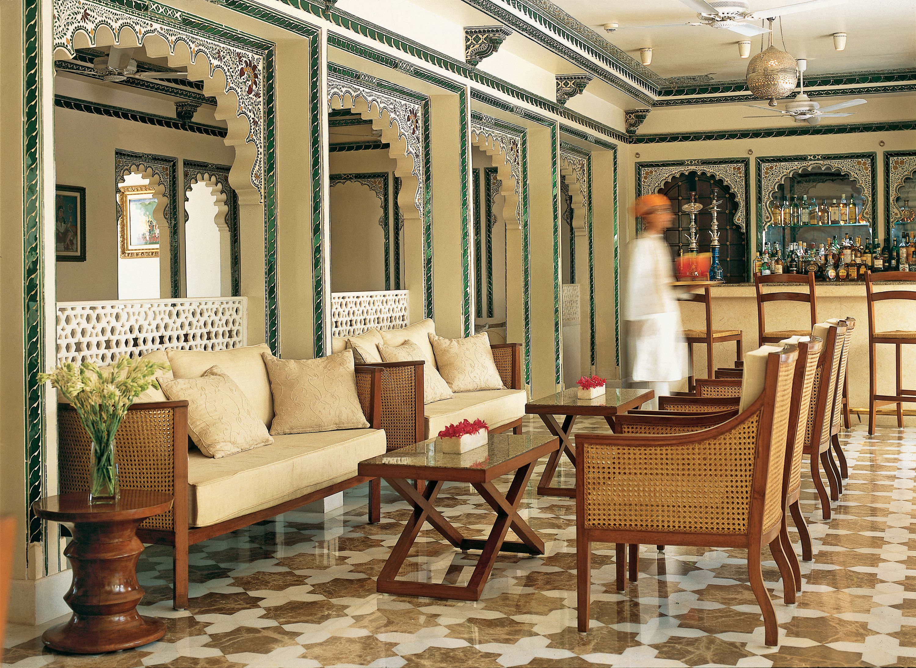 2 bars/lounges, poolside bar