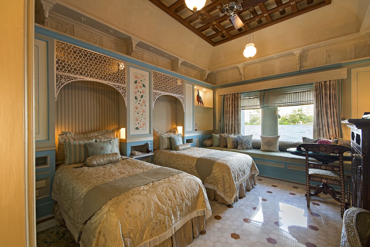 luxury room, 1 double bed, lake view | minibar, in-room safe, individually decorated, individually furnished