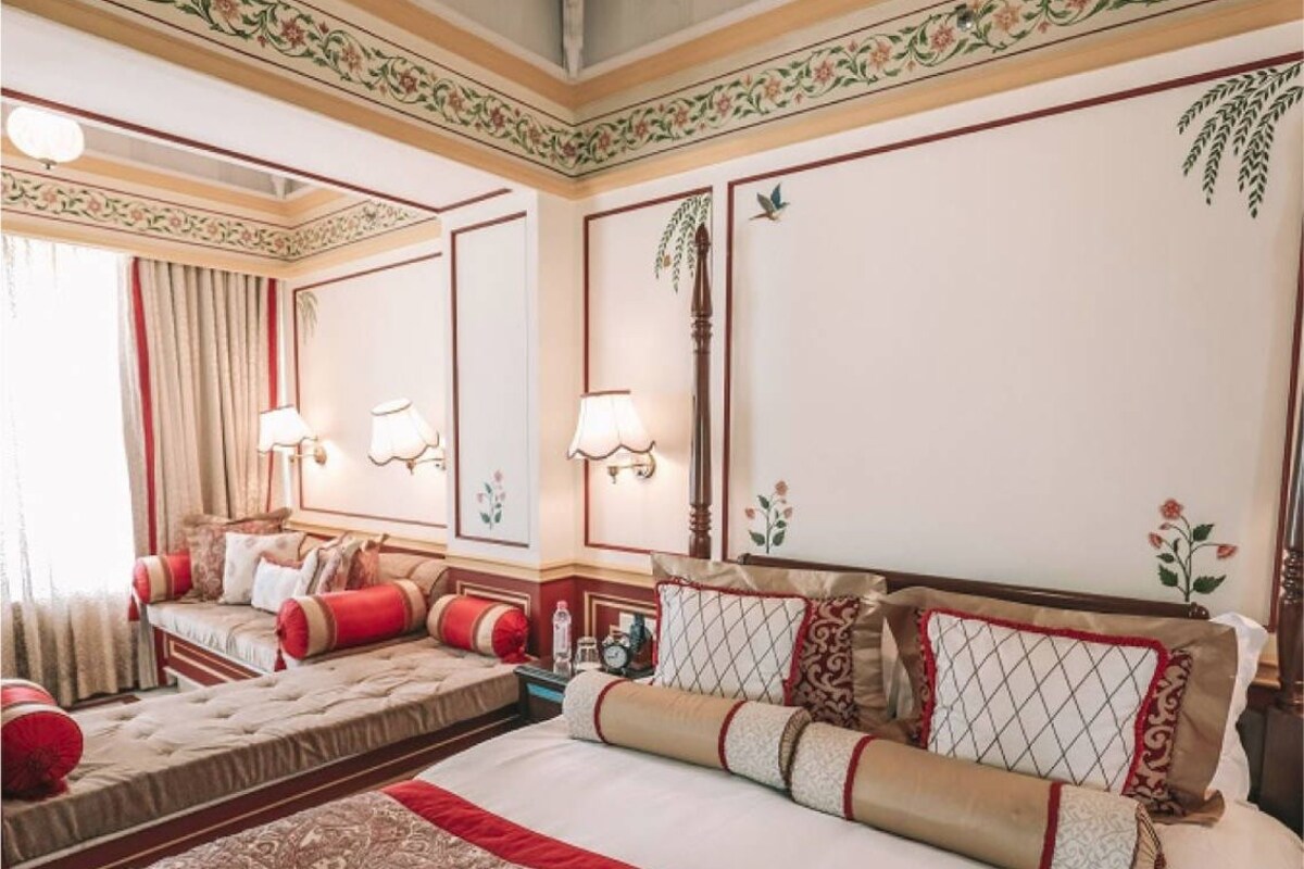 02Palace Room Lake View Double Bed