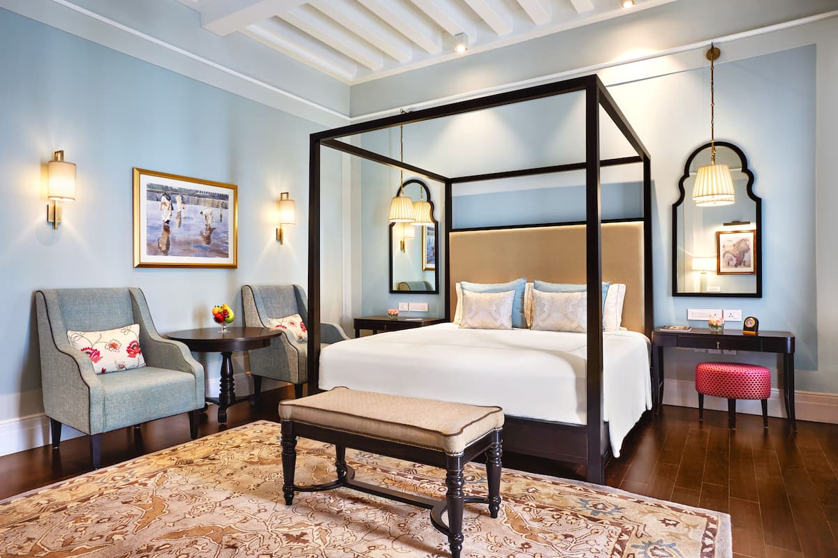 colonial room king bed | 1 bedroom, hypo-allergenic bedding, minibar, in-room safe