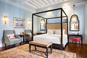 Colonial Room King Bed | 1 bedroom, hypo-allergenic bedding, minibar, in-room safe - Taj Connemara (Chennai)