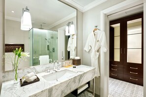 Free toiletries, hair dryer, bathrobes, slippers - Taj Connemara (Chennai)