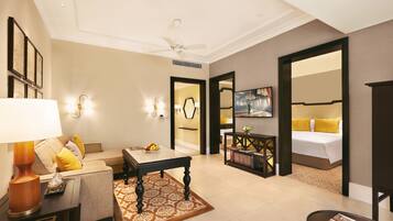 Executive Suite | Living room | 49-inch LED TV with satellite channels, TV