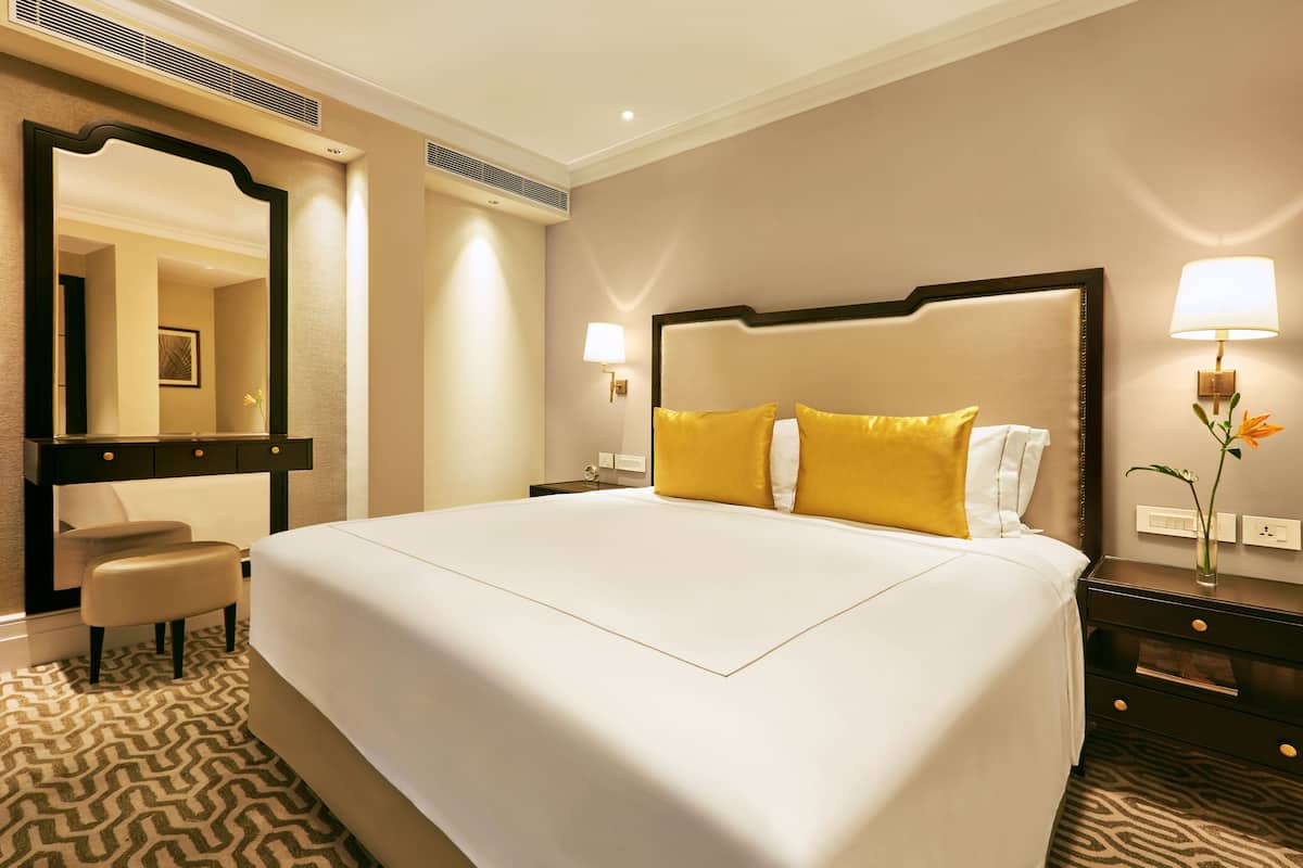 1 bedroom, hypo-allergenic bedding, minibar, in-room safe