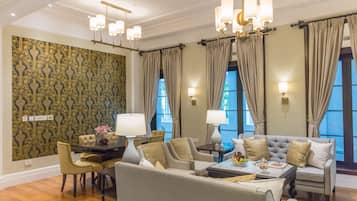 Phòng Suite (Colonial) | Phòng khách | TV LED 49-inch có truyền hình vệ tinh, TV