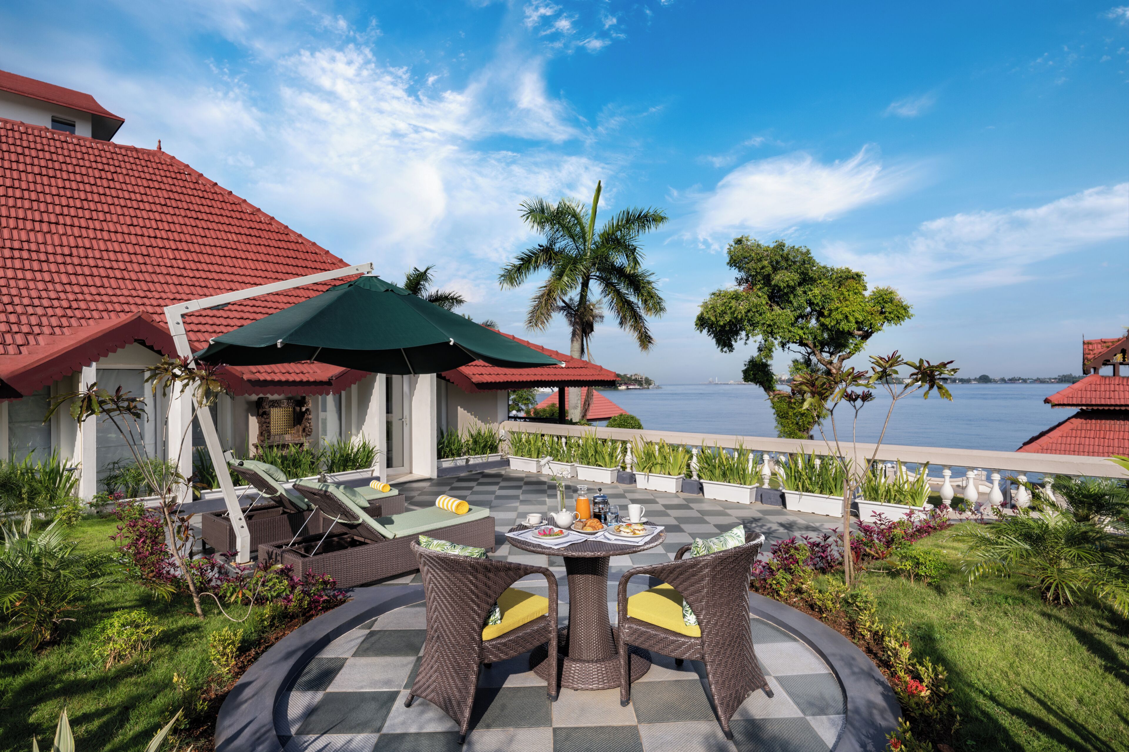 Phòng Suite Presidential | Bộ đồ giường cao cấp, chăn bông, minibar, két bảo mật tại phòng 