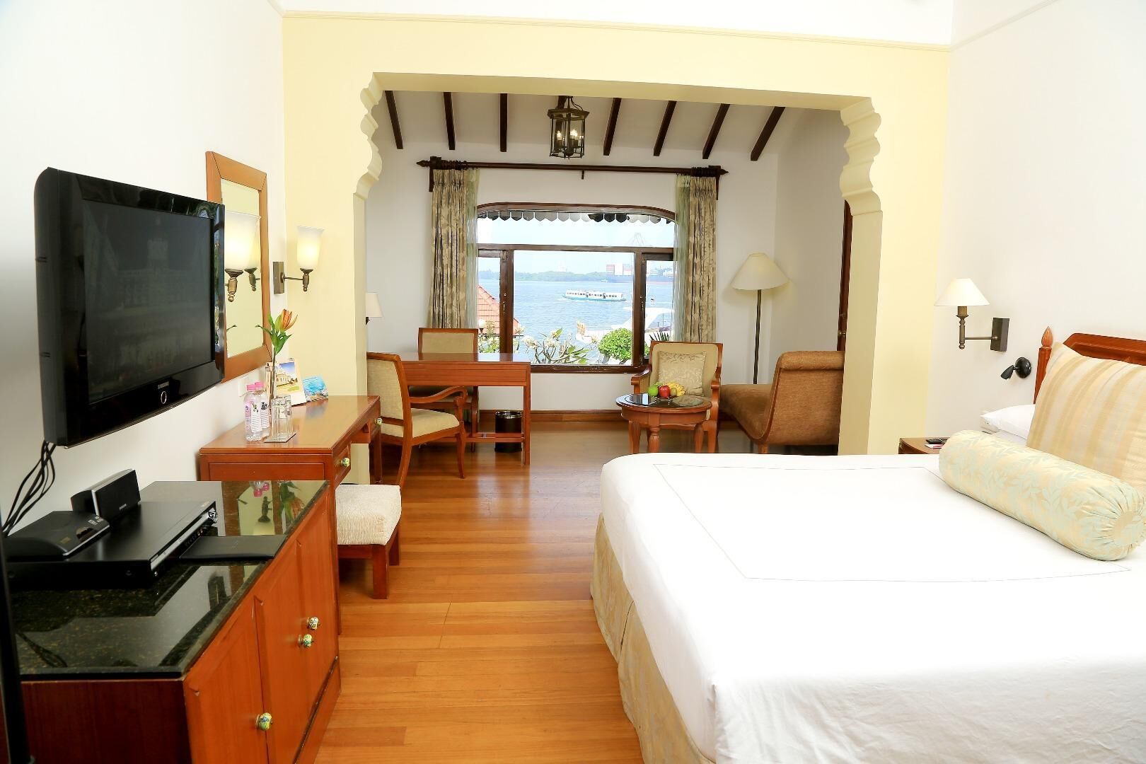 Premium bedding, down duvets, minibar, in-room safe