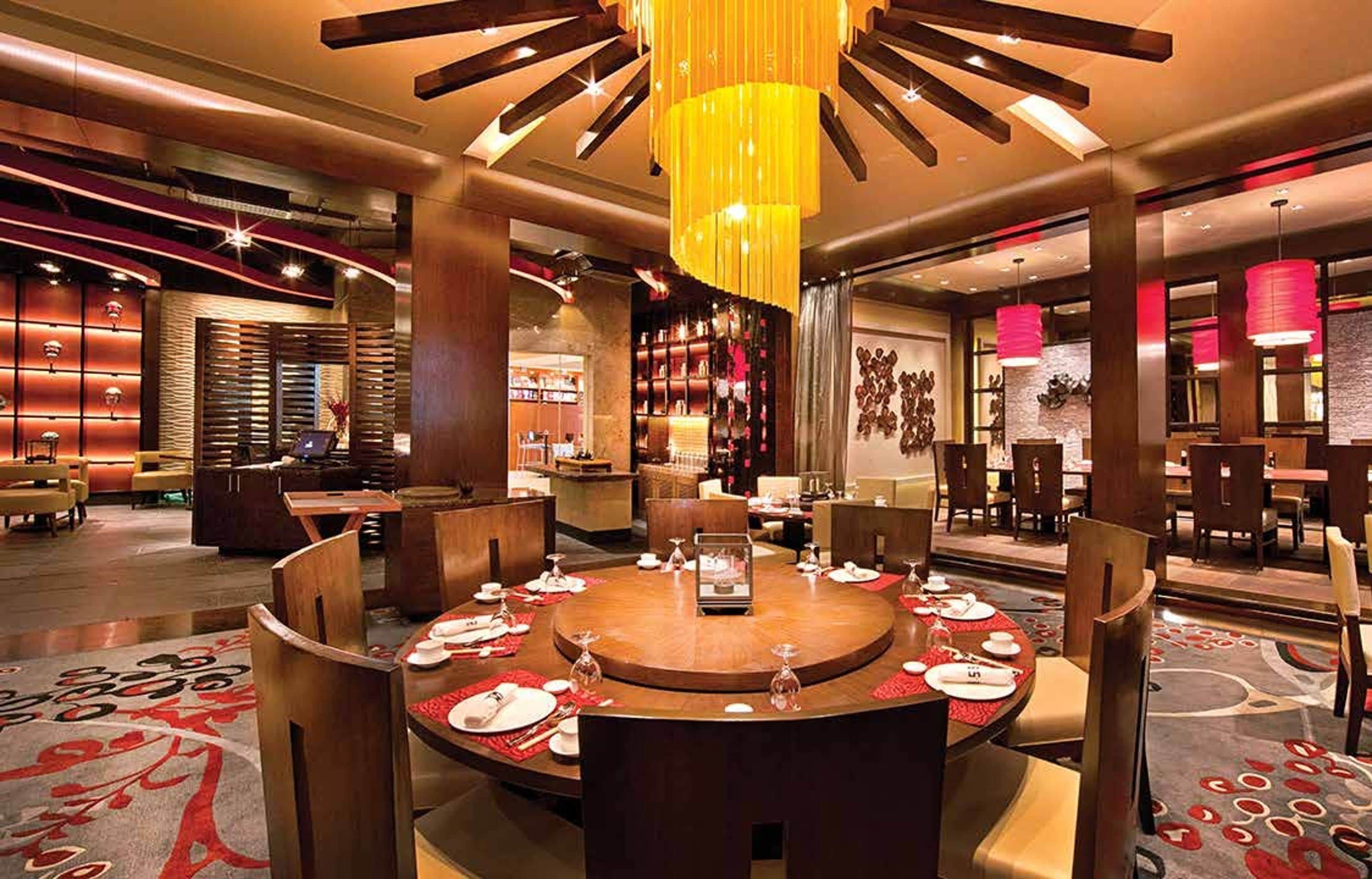 3 restaurants, breakfast served