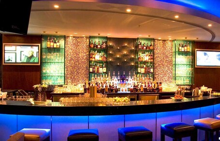 Bar junto a la piscina