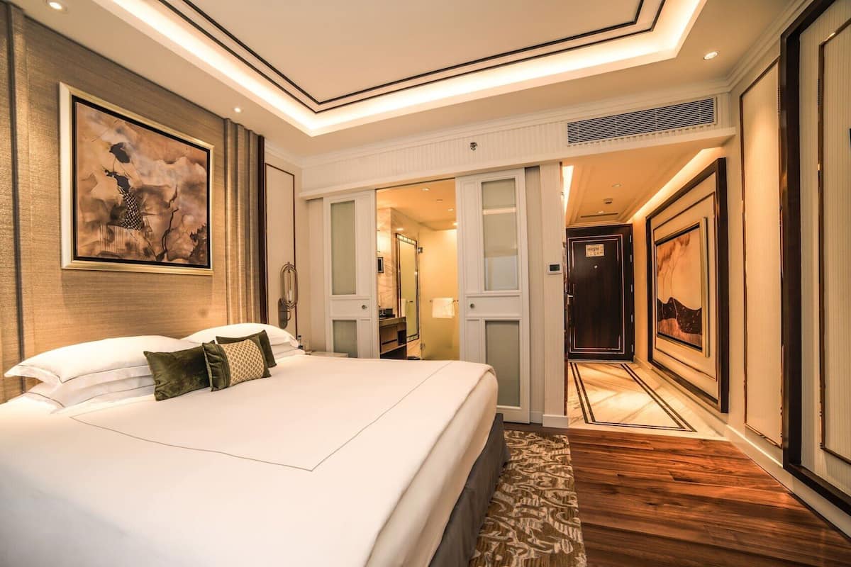 Premium bedding, minibar, in-room safe, desk