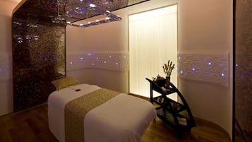 Couples treatment rooms, sauna, body treatments, aromatherapy