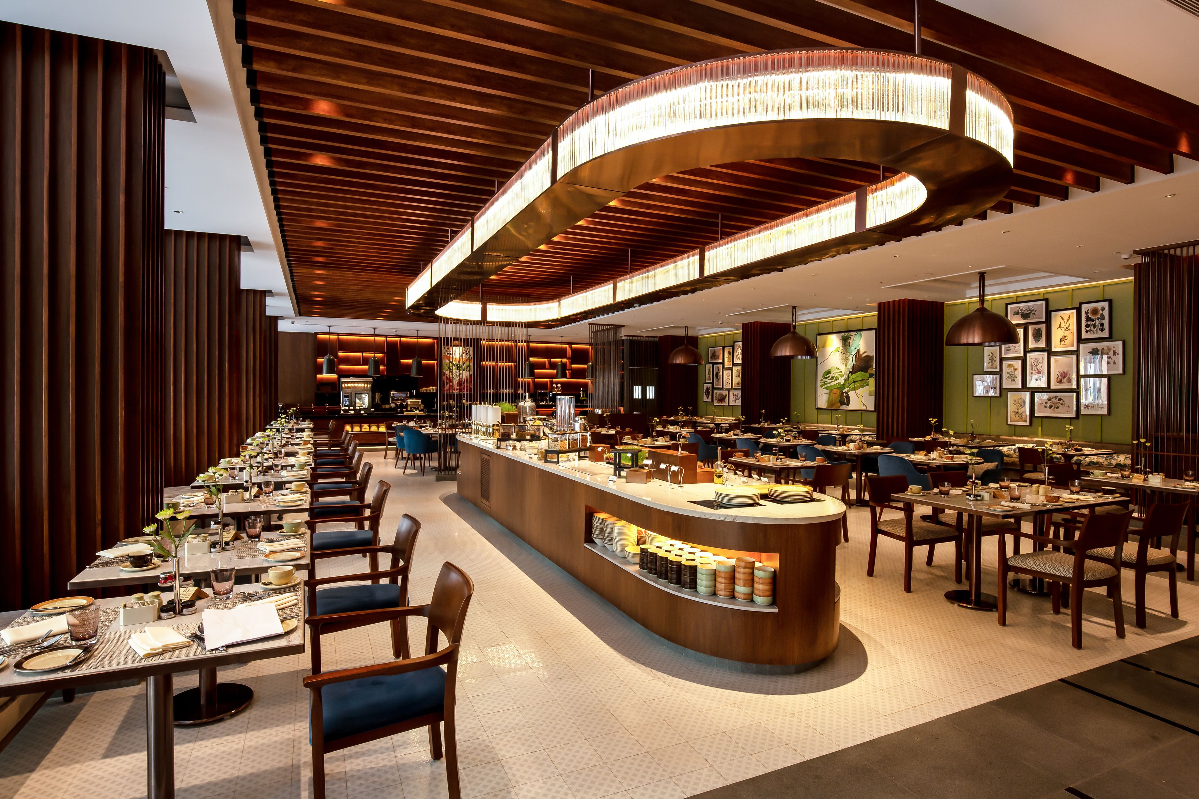 3 restaurants, breakfast served