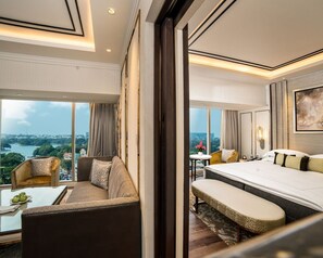 Deluxe Suite | Premium bedding, minibar, in-room safe, desk