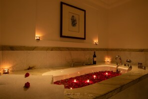 Private spa tub - Savoy - IHCL SeleQtions (Ootacamund)