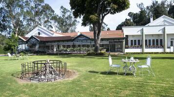 Vista frontal de la propiedad