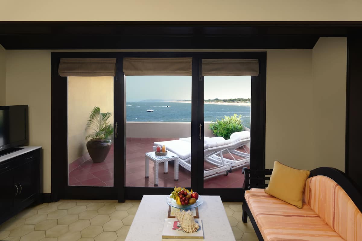 Premium Suite, 1 King Bed, Sea View | Terrace/patio