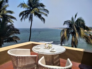 Premium Room, 1 King Bed, Sea View | Terrace/patio
