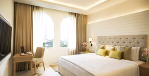 Executive Suite, 1 Bedroom | Hypo-allergenic bedding, minibar, in-room safe, desk