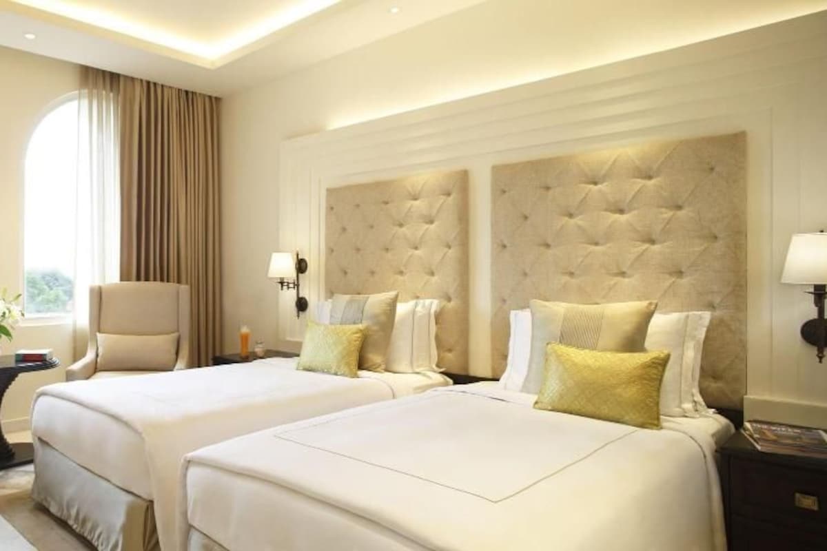 Hypo-allergenic bedding, minibar, in-room safe, desk