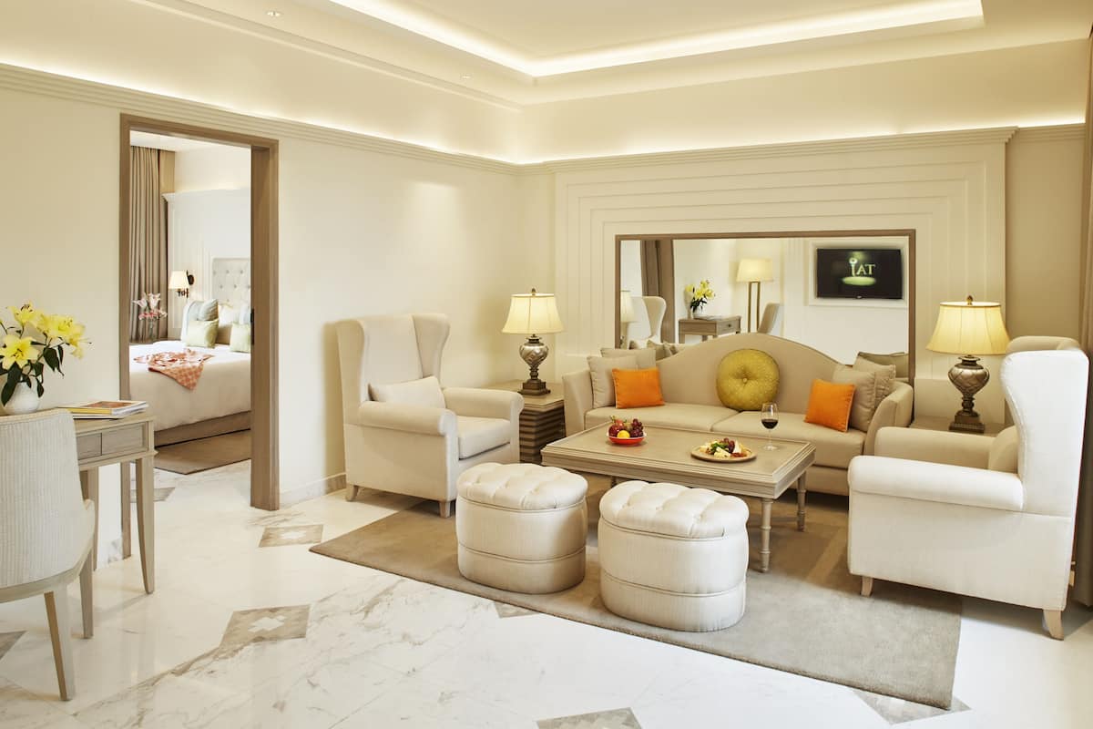 Deluxe Suite, 1 Bedroom, Garden View | Living area