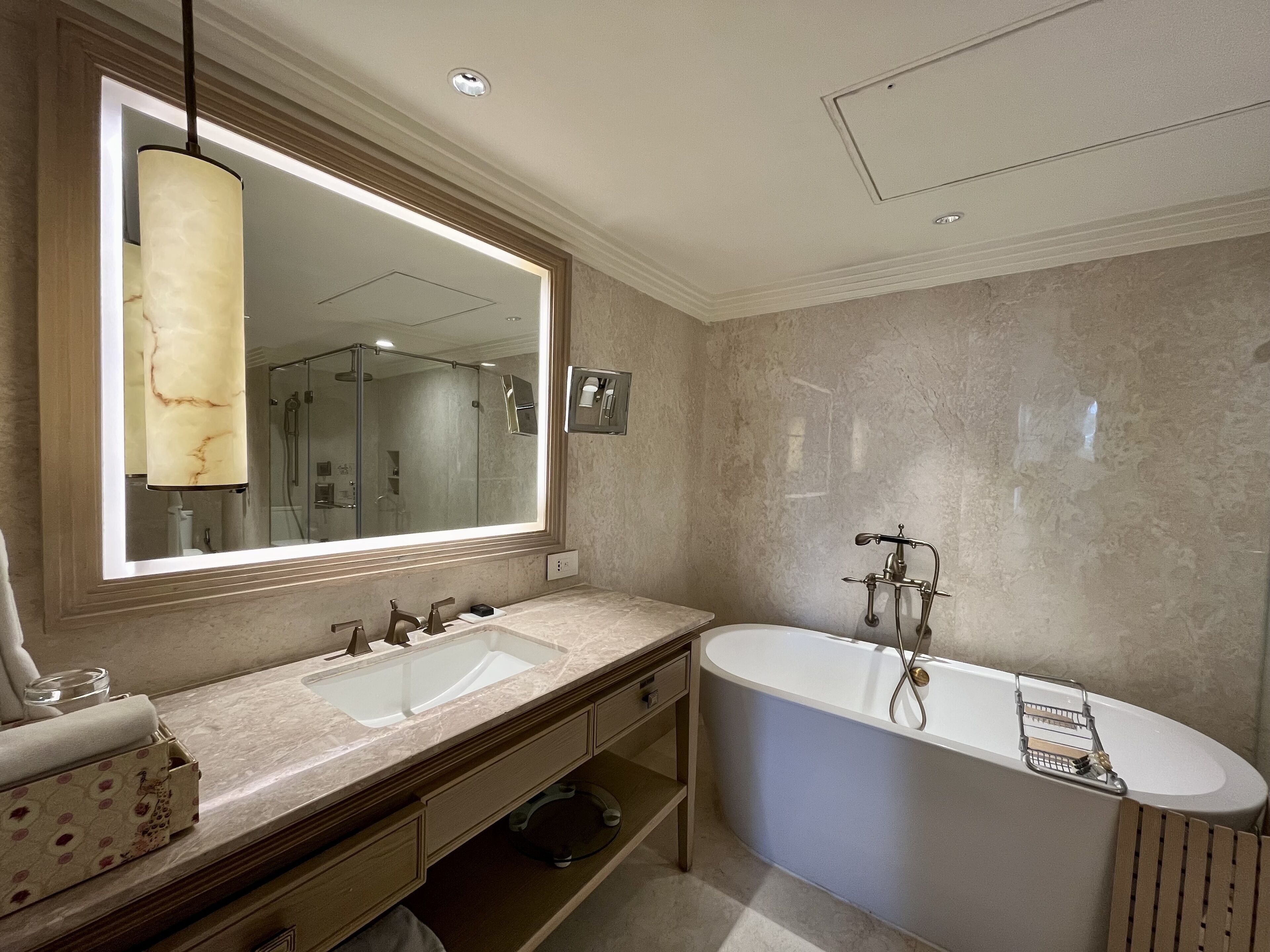 executive suite, 1 bedroom | bathroom | designer toiletries, hair dryer, bathrobes, slippers