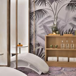 Couples treatment rooms, sauna, hot tub, body treatments, aromatherapy