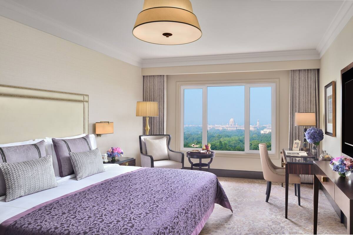 奢华套房 (Residence) | 高档床上用品、迷你吧、客房内保险箱、办公桌