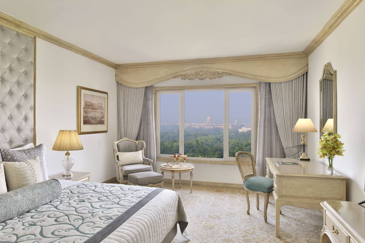 特色套房 (Versailles) | 高档床上用品、迷你吧、客房内保险箱、办公桌