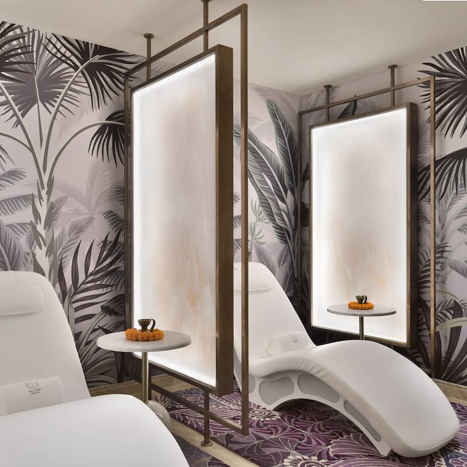 Couples treatment rooms, sauna, hot tub, body treatments, aromatherapy