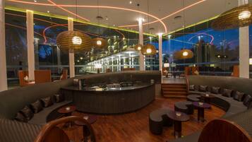 2 barer/lounger, bar ved poolen